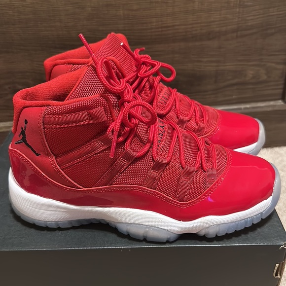 Jordan 11 Retro - Picture 4 of 9